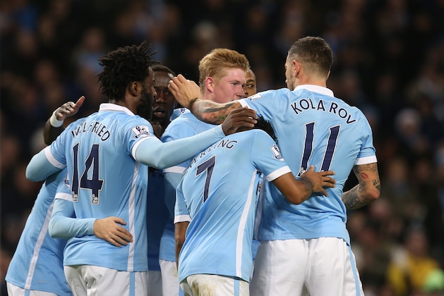 MANCHESTER, ENGLAND - DECEMBER 26:  Kevin De Bruyne of Manchester City is congratulated by teammates after scoring his team's fourth goal during the Barclays Premier League match between Manchester City and Sunderland at the Etihad Stadium on December 26, 2015 in Manchester, England.  (Photo by Jan Kruger/Getty Images)