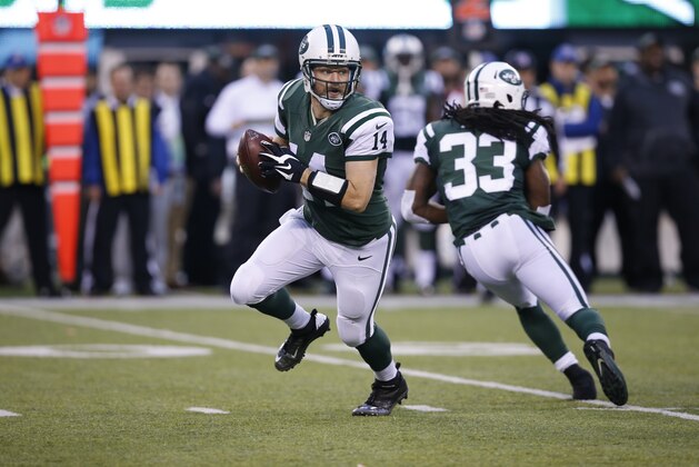 New York Jets quarterback Ryan Fitzpatrick (14) looks to pass during the second half of an NFL football game against the New England Patriots Sunday, Dec. 27, 2015, in East Rutherford, N.J. (AP Photo/Kathy Willens)