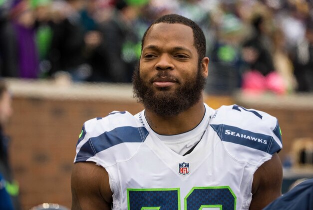 Dec 6, 2015; Minneapolis, MN, USA; Seattle Seahawks defensive end Michael Bennett (72) against the Minnesota Vikings at TCF Bank Stadium. The Seahawks defeated the Vikings 38-7. Mandatory Credit: Brace Hemmelgarn-USA TODAY Sports