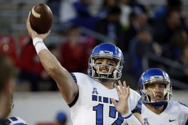 Memphis quarterback Paxton Lynch (12) warms up before an NCAA college football game against Houston Saturday, Nov. 14, 2015, in Houston. (AP Photo/David J. Phillip)