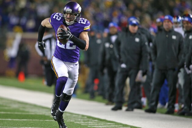 MINNEAPOLIS, MN - DECEMBER 27:  Harrison Smith #22 of the Minnesota Vikings runs in an interception for a touchdown in the second quarter against the New York Giants on December 27, 2015 at TCF Bank Stadium in Minneapolis, Minnesota. (Photo by Adam Bettcher/Getty Images)