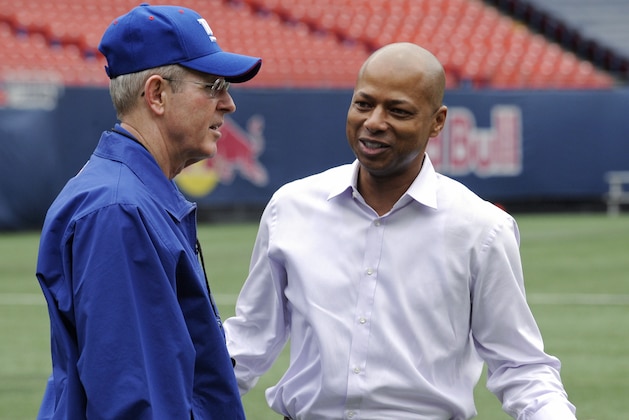 New York Giants general manager Jerry Reese, right, talks with coach Tom Coughlin at rookie football mincamp Friday, May 8, 2009 in East Rutherford, N.J. (AP Photo/Bill Kostroun)