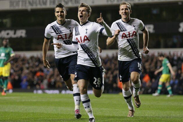 Tottenham’s Tom Carroll, centre, celebrates after scoring a goal, with Tottenham’s Harry Kane, right, and Tottenham’s Erik Lamela, during the English Premier League soccer match between Tottenham Hotspur and Norwich City at White Hart Lane in London, Saturday Dec. 26, 2015. (AP Photo/Tim Ireland)