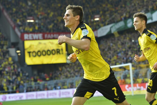 Dortmund's Jonas Hofmann celebrates after scoring the opening goal during the German Bundesliga soccer match between Borussia Dortmund and Bayer Leverkusen in Dortmund, Germany, Sunday, Sept. 20, 2015. (AP Photo/Martin Meissner)