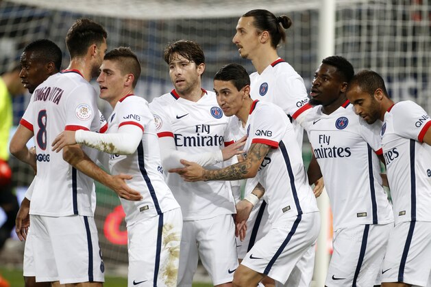 CAEN, FRANCE - DECEMBER 19: Angel Di Maria of PSG (center) celebrates his first goal with teammates during the French Ligue 1 match between Stade Malherbe de Caen and Paris Saint-Germain (PSG) at Stade Michel D'Ornano on December 19, 2015 in Caen, France. (Photo by Jean Catuffe/Getty Images)