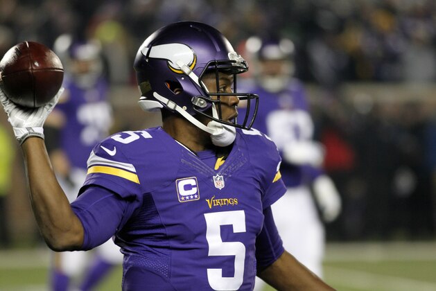 Minnesota Vikings quarterback Teddy Bridgewater (5) throws during the first half of an NFL football game against the New York Giants, Sunday, Dec. 27, 2015, in Minneapolis. (AP Photo/Andy Clayton-King)