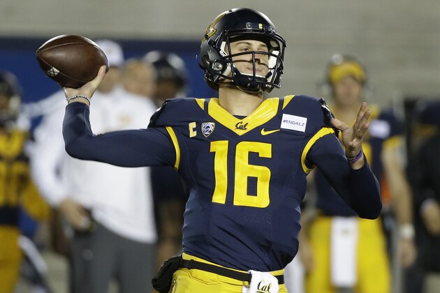 California quarterback Jared Goff passes the ball during the second half of an NCAA college football game against Oregon State, Saturday, Nov. 14, 2015, in Berkeley, Calif. (AP Photo/Eric Risberg)