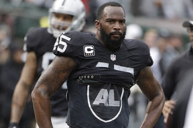 Oakland Raiders fullback Marcel Reece warms up before an NFL football game against the Kansas City Chiefs in Oakland, Calif., Sunday, Dec. 6, 2015. (AP Photo/Marcio Jose Sanchez)
