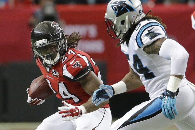 Atlanta Falcons running back Devonta Freeman (24) runs against Carolina Panthers outside linebacker Shaq Green-Thompson (54) during the first half of an NFL football game, Sunday, Dec. 27, 2015, in Atlanta. (AP Photo/David Goldman)