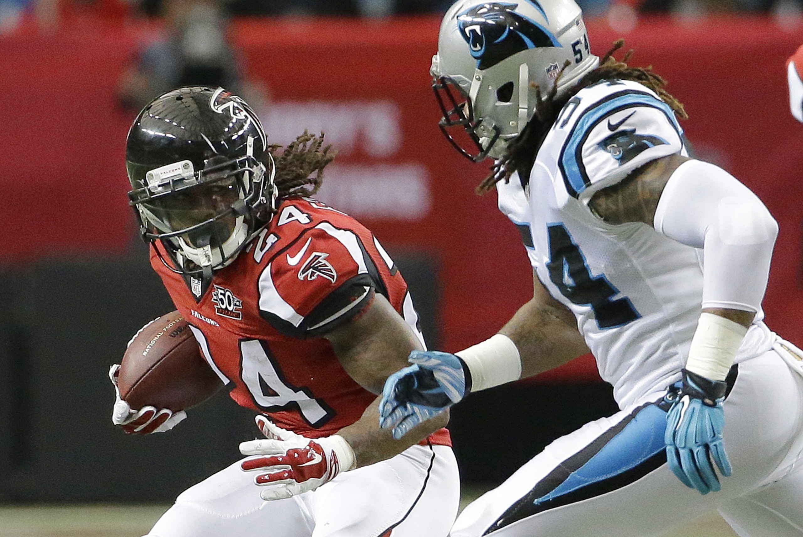 Atlanta Falcons running back Devonta Freeman (24) runs against Carolina Panthers outside linebacker Shaq Green-Thompson (54) during the first half of an NFL football game, Sunday, Dec. 27, 2015, in Atlanta. (AP Photo/David Goldman) Atlanta Falcons running back Devonta Freeman (24) runs against Carolina Panthers outside linebacker Shaq Green-Thompson (54) during the first half of an NFL football game, Sunday, Dec. 27, 2015, in Atlanta. (AP Photo/David Goldman)