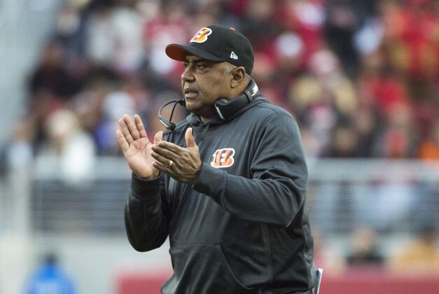 December 20, 2015; Santa Clara, CA, USA; Cincinnati Bengals head coach Marvin Lewis instructs during the third quarter against the San Francisco 49ers at Levi's Stadium. The 49ers defeated the Bengals 24-14. Mandatory Credit: Kyle Terada-USA TODAY Sports