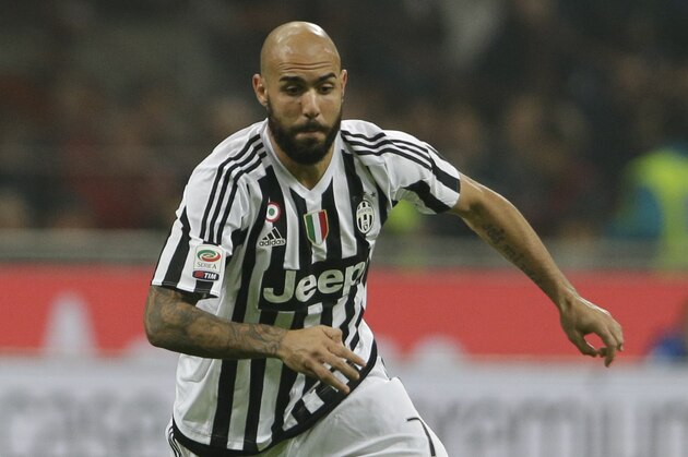Juventus' Simone Zaza controls the ball during a Serie A soccer match between Inter Milan and Juventus at the San Siro stadium in Milan, Italy, Sunday, Oct. 18, 2015. (AP Photo/Luca Bruno)