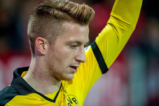 MAINZ, GERMANY - OCTOBER 16: Midfielder Marco Reus (11) of Borussia Dortmund prior to a Free Kick at Coface Arena on October 16, 2015 in Mainz, Germany.  (Photo by Oliver Kremer at Pixolli Studios/Getty Images)