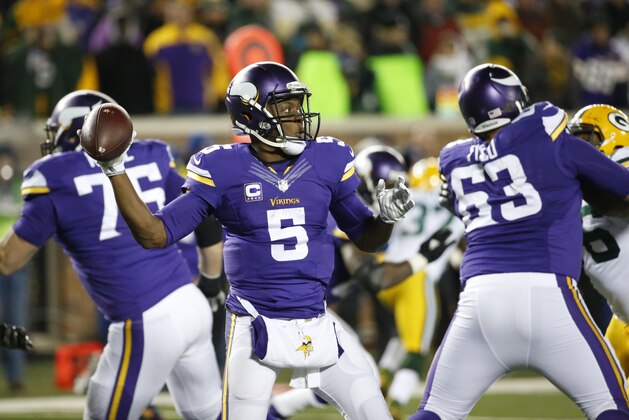 Minnesota Vikings quarterback Teddy Bridgewater (5) throws against the Green Bay Packers during the second half of an NFL football game in Minneapolis, Sunday, Nov. 22, 2015. (AP Photo/Ann Heisenfelt)