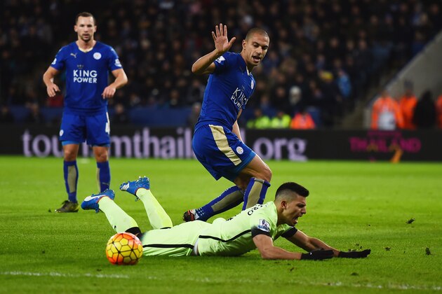 LEICESTER, ENGLAND - DECEMBER 29:  Sergio Aguero of Manchester City is challenged in the penalty area by Gokhan Inler of Leicester City during the Barclays Premier League match between Leicester City and Manchester City at The King Power Stadium on December 29, 2015 in Leicester, England.  (Photo by Laurence Griffiths/Getty Images)