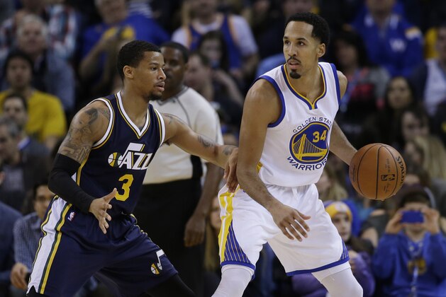 Golden State Warriors' Shaun Livingston (34) in action against Utah Jazz's Trey Burke during the second half of an NBA basketball game Wednesday, Dec. 23, 2015, in Oakland, Calif. Golden State won 103-85. (AP Photo/Marcio Jose Sanchez)