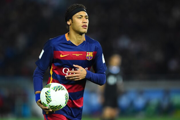 YOKOHAMA, JAPAN - DECEMBER 20:  Neymar of Barcelona in action during the FIFA Club World Cup Final between River Plate and FC Barcelona at the International Stadium Yokohama on December 20, 2015 in Yokohama, Japan.  (Photo by Masterpress/Getty Images)