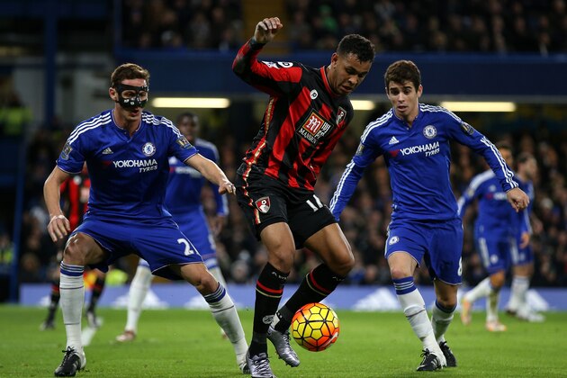 LONDON, ENGLAND - DECEMBER 05: Joshua King (C) of Bournemouth controls the ball under pressure of Nemanja Matic (L) and Oscar (R) of Chelsea during the Barclays Premier League match between Chelsea and A.F.C. Bournemouth at Stamford Bridge on December 5, 2015 in London, England.  (Photo by Ian Walton/Getty Images)