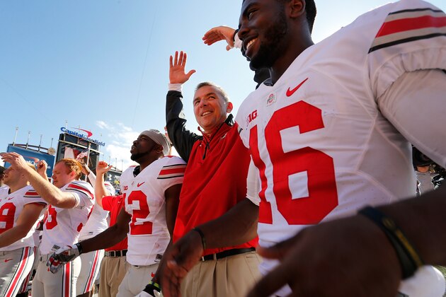 COLLEGE PARK, MD - OCTOBER 04:  Head coach Urban Meyer of the Ohio State Buckeyes (2nd R) and quarterback J.T. Barrett #16 (R) make the 'O' as the team sings the school song Carmen Ohio after their 52-24 win over the Maryland Terrapins at Byrd Stadium on October 4, 2014 in College Park, Maryland.  (Photo by Jonathan Ernst/Getty Images)