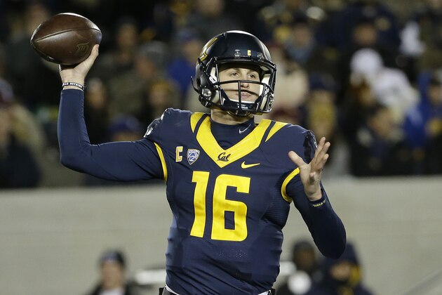 California quarterback Jared Goff passes against Arizona State during the first half of an NCAA college football game in Berkeley, Calif., Saturday, Nov. 28, 2015. (AP Photo/Jeff Chiu)