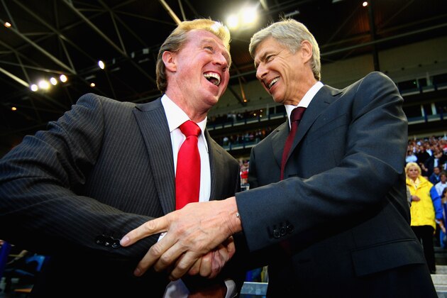 ARNHEM, NETHERLANDS - AUGUST 13:  Manager of FC Twente Steve McCLaren and manager of Arsenal Arsene Wenger shake hands during the UEFA Champions League 3rd Qualifying Round, first leg match between FC Twente and Arsenal at the Gelredome Arena on August 13, 2008 in Arnhem, Netherlands.  (Photo by Jamie McDonald/Getty Images)