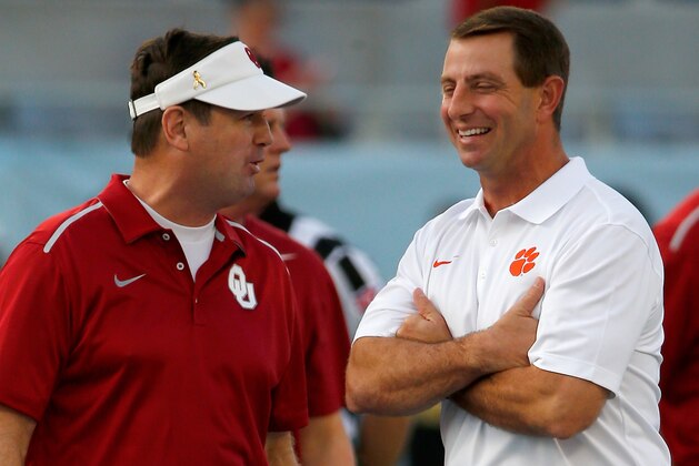 ORLANDO, FL - DECEMBER 29:  Head coach Bob Stoops of the Oklahoma Sooners (L) and head coach Dabo Swinney of the Clemson Tigers speak before the Russell Athletic Bowl at Florida Citrus Bowl on December 29, 2014 in Orlando, Florida.  (Photo by Sam Greenwood/Getty Images)