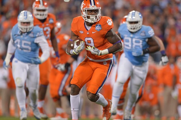 CHARLOTTE, NC - DECEMBER 05:  Wayne Gallman #9 of the Clemson Tigers runs against the North Carolina Tar Heels during the Atlantic Coast Conference Football Championship at Bank of America Stadium on December 5, 2015 in Charlotte, North Carolina. Clemson won 45-37.  (Photo by Grant Halverson/Getty Images)