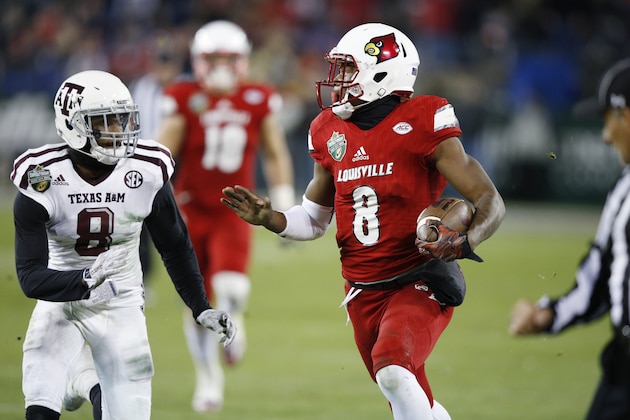 NASHVILLE, TN - DECEMBER 30: Lamar Jackson #8 of the Louisville Cardinals runs the ball against the Texas A&M Aggies in the second half of the Franklin American Mortgage Music City Bowl at Nissan Stadium on December 30, 2015 in Nashville, Tennessee. (Photo by Joe Robbins/Getty Images)