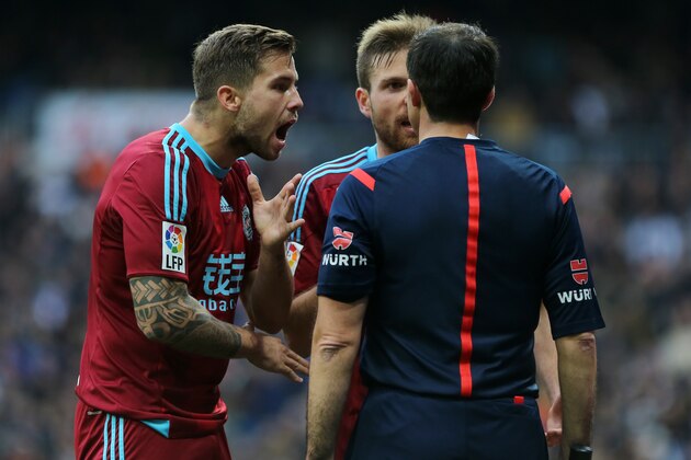 Real Sociedad's defender Inigo Martinez (L) and Real Sociedad's midfielder Asier Illarramendi (C) argue with referee Jose luis Gonzalez during the Spanish league football match Real Madrid CF vs Real Sociedad de Futbol at the Santiago Bernabeu stadium in Madrid on December 30, 2015. AFP PHOTO/ CESAR MANSO / AFP / CESAR MANSO (Photo credit should read CESAR MANSO/AFP/Getty Images) Real Sociedad's defender Inigo Martinez (L) and Real Sociedad's midfielder Asier Illarramendi (C) argue with referee Jose luis Gonzalez during the Spanish league football match Real Madrid CF vs Real Sociedad de Futbol at the Santiago Bernabeu stadium in Madrid on December 30, 2015. AFP PHOTO/ CESAR MANSO / AFP / CESAR MANSO (Photo credit should read CESAR MANSO/AFP/Getty Images)