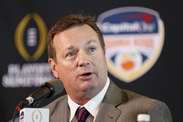 Oklahoma head coach Bob Stoops speaks during the Orange Bowl media day at Sun Life Stadium Tuesday, Dec. 29, 2015, in Miami Gardens Fla. Oklahoma is scheduled to play Clemson in the Orange Bowl NCAA college football game on New Year's Eve. (AP Photo/Joe Skipper)