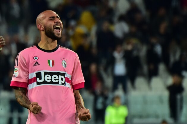 Juventus' forward from Italy Simone Zaza (R) celebrates after scoring a goal during the Serie A football match Juventus vs Frosinione at 'Juventus Stadium' in Turin on September 23, 2015 . AFP PHOTO / GIUSEPPE CACACE (Photo credit should read GIUSEPPE CACACE/AFP/Getty Images) Juventus' forward from Italy Simone Zaza (R) celebrates after scoring a goal during the Serie A football match Juventus vs Frosinione at 'Juventus Stadium' in Turin on September 23, 2015 . AFP PHOTO / GIUSEPPE CACACE (Photo credit should read GIUSEPPE CACACE/AFP/Getty Images)