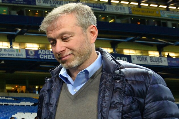 Chelsea's Russian owner Roman Abramovich walks onto the pitch to speak to the players after winning the English Premier League football match between Chelsea and Sunderland at Stamford Bridge in London on December 19, 2015. 
AFP PHOTO / GLYN KIRK
RESTRICTED TO EDITORIAL USE. NO USE WITH UNAUTHORIZED AUDIO, VIDEO, DATA, FIXTURE LISTS, CLUB/LEAGUE LOGOS OR 'LIVE' SERVICES. ONLINE IN-MATCH USE LIMITED TO 75 IMAGES, NO VIDEO EMULATION. NO USE IN BETTING, GAMES OR SINGLE CLUB/LEAGUE/PLAYER PUBLICATIONS. / AFP / GLYN KIRK        (Photo credit should read GLYN KIRK/AFP/Getty Images)