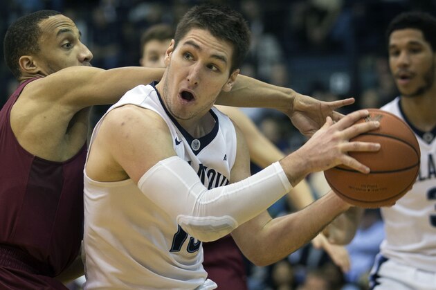 Villanova guard Ryan Arcidiacono, right, tries to get around Penn guard Darnell Foreman in the first half of an NCAA college basketball game, Monday, Dec. 28, 2015, in Villanova, Pa. (AP Photo/Laurence Kesterson)