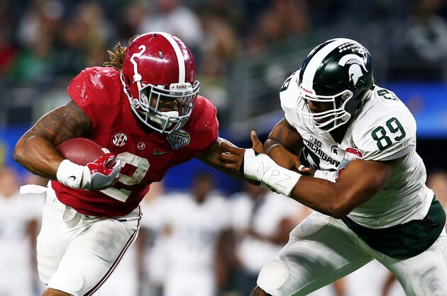 ARLINGTON, TX - DECEMBER 31:  Running back Derrick Henry #2 of the Alabama Crimson Tide stiff arms defensive end Shilique Calhoun #89 and then runs for a touchdown in the fourth quarter against the Michigan State Spartans during the Goodyear Cotton Bowl at AT&T Stadium on December 31, 2015 in Arlington, Texas.  (Photo by Tom Pennington/Getty Images)