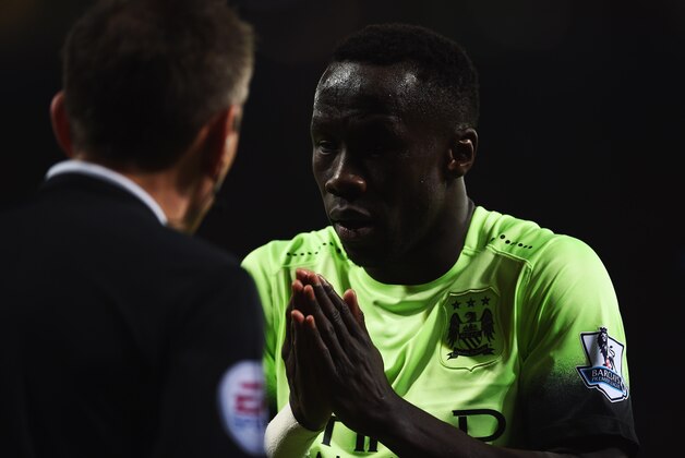 LEICESTER, ENGLAND - DECEMBER 29:  Bacary Sagna of Manchester City appeals during the Barclays Premier League match between Leicester City and Manchester City at The King Power Stadium on December 29, 2015 in Leicester, England.  (Photo by Laurence Griffiths/Getty Images)
