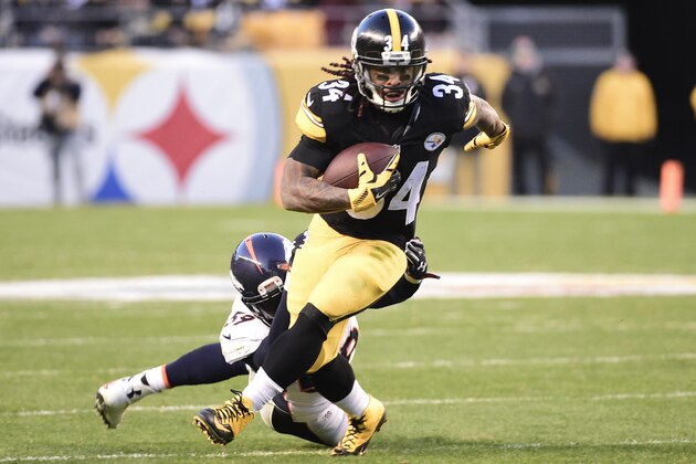 Pittsburgh Steelers running back DeAngelo Williams (34) runs past Denver Broncos cornerback Chris Harris (25) in the first half of an NFL football game against the Denver Broncos, Sunday, Dec. 20, 2015, in Pittsburgh. The Steelers won 34-27. (AP Photo/Fred Vuich)