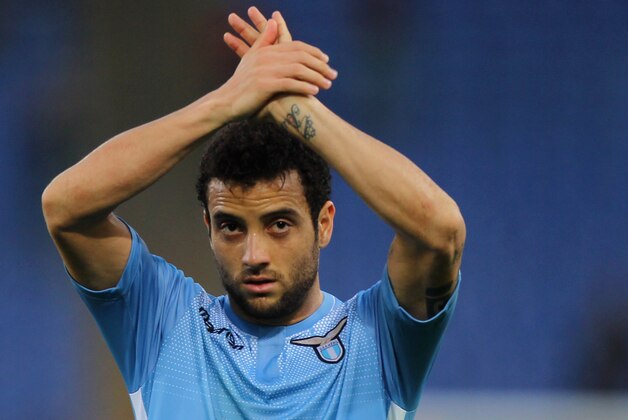 ROME, ITALY - NOVEMBER 08:  Felipe Anderson of SS Lazio greets the fans after the Serie A match between AS Roma and SS Lazio at Stadio Olimpico on November 8, 2015 in Rome, Italy.  (Photo by Paolo Bruno/Getty Images)