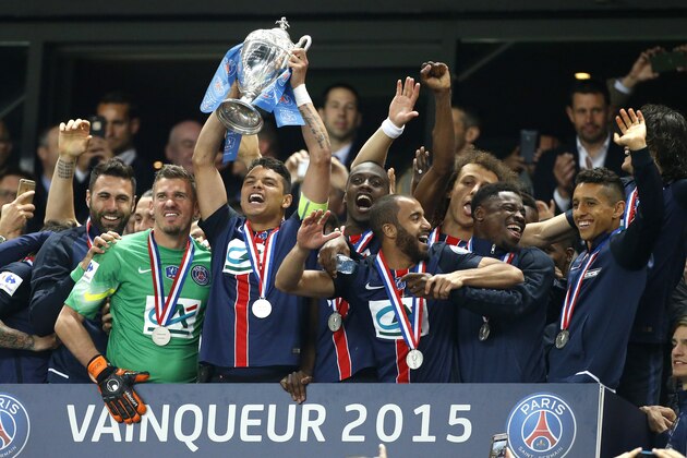 PARIS, FRANCE - MAY 30: Thiago Silva of PSG lifts the trophy as he celebrates with his teammates the victory after the French Cup Final between Paris Saint-Germain (PSG) and AJ Auxerre at Stade de France on May 30, 2015 in Saint-Denis nearby Paris, France. (Photo by Jean Catuffe/Getty Images)