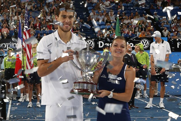 Jerzy Janowicz, left, and Agnieszka Radwanska of Poland hold the Hopman Cup after defeating the U.S in the final of the Hopman Cup tennis tournament in Perth, Australia, Saturday, Jan. 10, 2015. (AP Photo/Theron Kirkman)