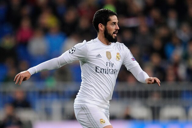 MADRID, SPAIN - DECEMBER 08:  Isco of Real Madrid in action during the UEFA Champions League Group A match between Real Madrid CF and Malmo FF at the Santiago Bernabeu stadium on December 8, 2015 in Madrid, Spain.  (Photo by Denis Doyle/Getty Images)