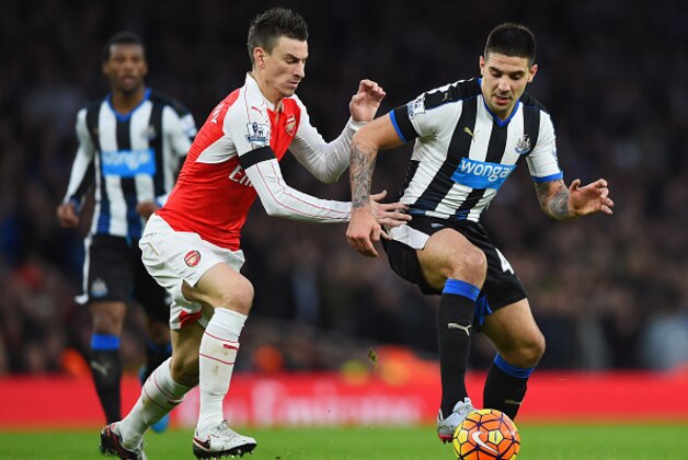 LONDON, ENGLAND - JANUARY 02:  Aleksandar Mitrovic of Newcastle United and Laurent Koscielny of Arsenal compete for the ball during the Barclays Premier League match between Arsenal and Newcastle United at Emirates Stadium on January 2, 2016 in London, England.  (Photo by Shaun Botterill/Getty Images)