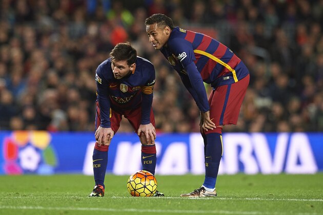 BARCELONA, SPAIN - DECEMBER 30:  Neymar JR and Lionel Messi of Barcelona look on during the La Liga match between FC Barcelona and Real Betis Balompie at Camp Nou on December 30, 2015 in Barcelona, Spain.  (Photo by Manuel Queimadelos Alonso/Getty Images)