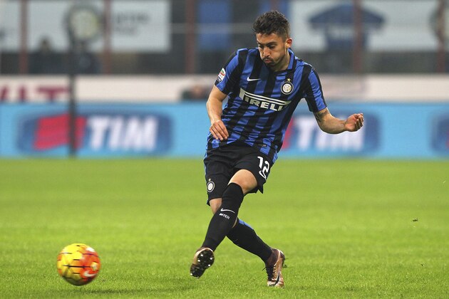 MILAN, ITALY - DECEMBER 20:  Alex Telles of FC Internazionale Milano in action during the Serie A match between FC Internazionale Milano and SS Lazio at Stadio Giuseppe Meazza on December 20, 2015 in Milan, Italy.  (Photo by Marco Luzzani/Getty Images)