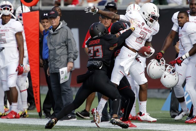Jan 2, 2016; Orlando, FL, USA; Team Armour safety Chauncey Gardner (23) pushes Team Highlight wide receiver Dredrick Nelson out of bounds during the first half of the 2016 Under Armour All-American Game at Orlando Citrus Bowl. Mandatory Credit: Reinhold Matay-USA TODAY Sports