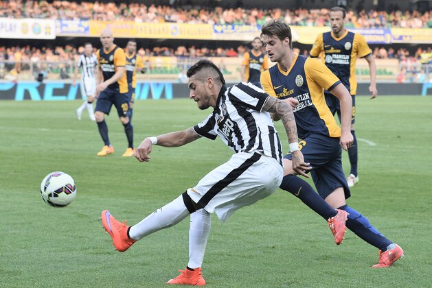 VERONA, ITALY - MAY 30: Roberto Pereyra # 37 of Juventus FC in action during the Serie A match between Hellas Verona FC and Juventus FC at Stadio Marc'Antonio Bentegodi on May 30, 2015 in Verona, Italy.  (Photo by Mario Carlini / Iguana Press/Getty Images)