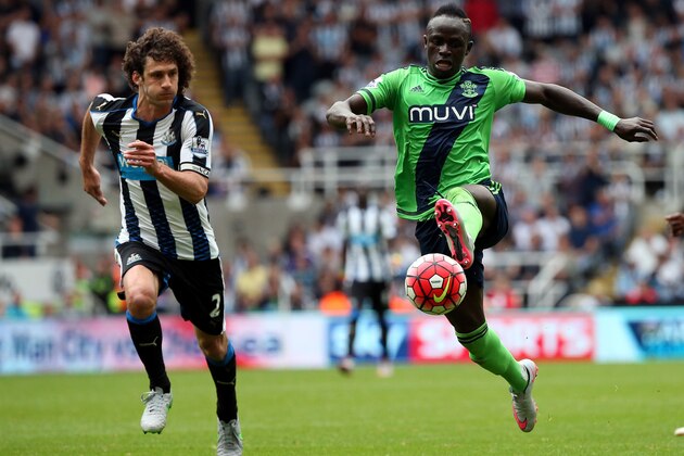 Southampton's Sadio Mane, right, controls the ball with Newcastle United's captain Fabricio Coloccini, left, during their English Premier League soccer match between Newcastle United and Southampton at St James' Park, Newcastle, England, Sunday, Aug. 9, 2015. (AP Photo/Scott Heppell)