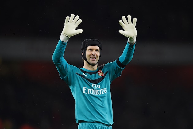 LONDON, ENGLAND - JANUARY 02: Petr Cech of Arsenal applauds the supporters after the Barclays Premier League match between Arsenal and Newcastle United at Emirates Stadium on January 2, 2016 in London, England.  (Photo by Shaun Botterill/Getty Images)