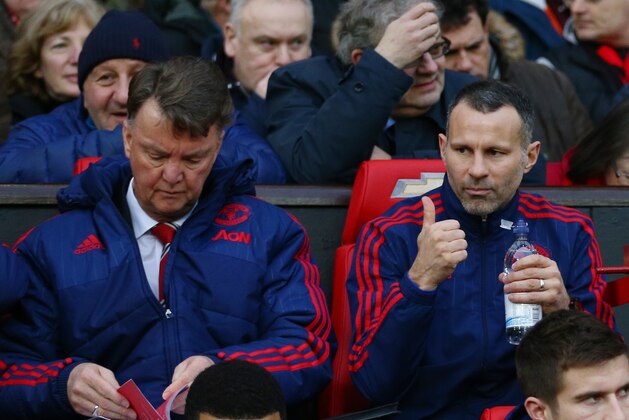 MANCHESTER, ENGLAND - JANUARY 02:  Louis van Gaal Manager and assistant manager Ryan Giggs are seen on the bench prior to the Barclays Premier League match between Manchester United and Swansea City at Old Trafford on January 2, 2016 in Manchester, England.  (Photo by Clive Brunskill/Getty Images)