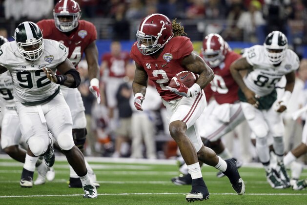 Alabama running back Derrick Henry runs the ball against Michigan State during the first half of the Cotton Bowl NCAA college football semifinal playoff game, Thursday, Dec. 31, 2015, in Arlington, Texas. (AP Photo/Tony Gutierrez)