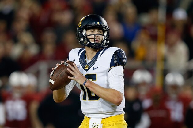 PALO ALTO, CA - NOVEMBER 21:  Jared Goff #16 of the California Golden Bears in action against the Stanford Cardinal at Stanford Stadium on November 21, 2015 in Palo Alto, California.  (Photo by Ezra Shaw/Getty Images)